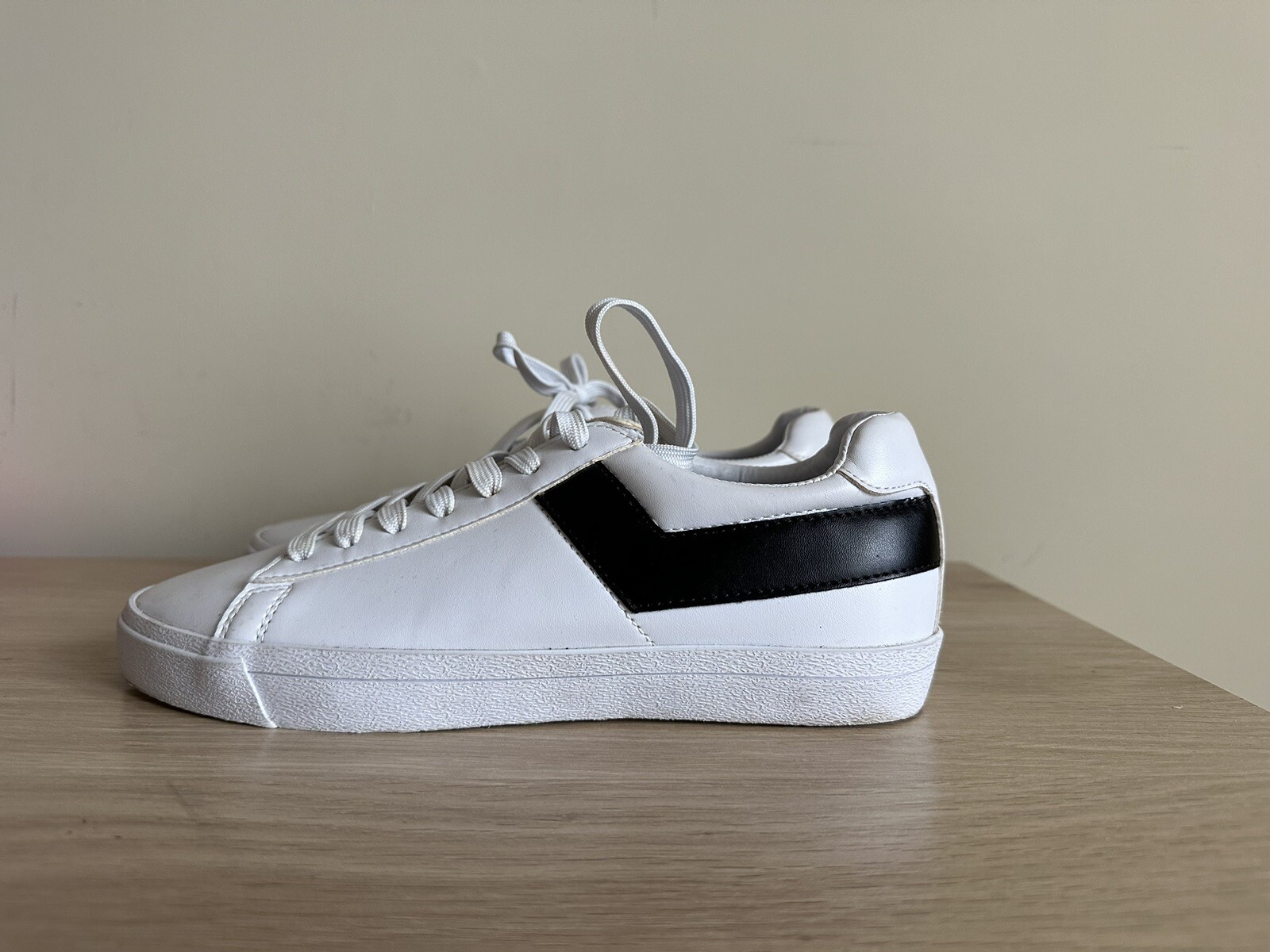 Sneakers basse Pony donna 8 bianche nere ecopelle stringate casual retrò