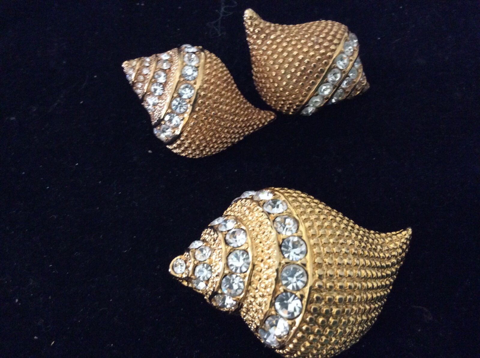 Kenneth Jay Lane KJL rhinestone goldtone seashell… - image 1