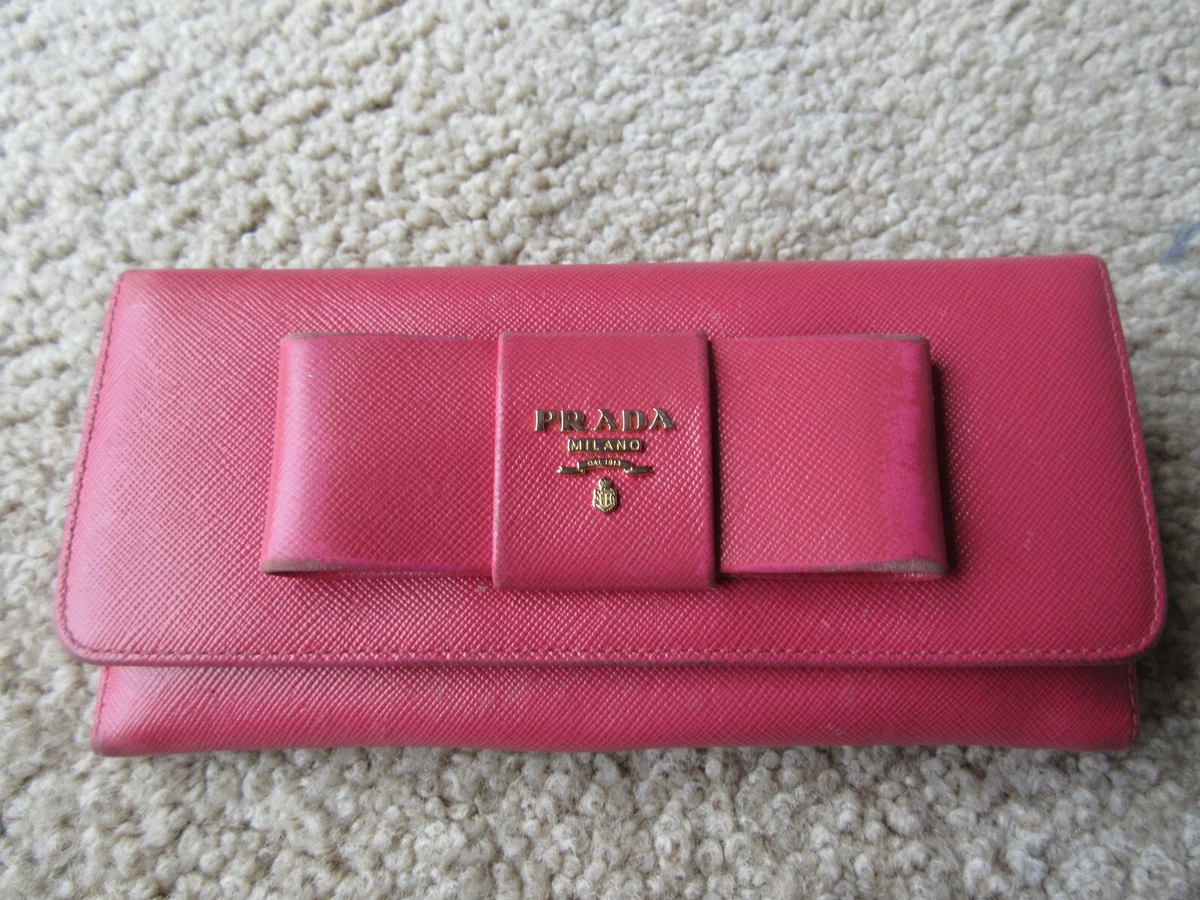 prada saffiano wallet