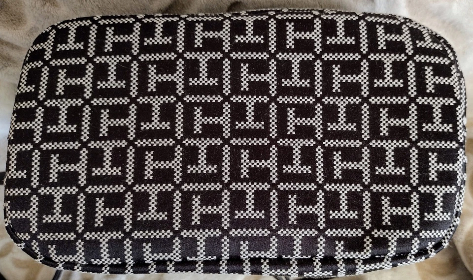 TOMMY HILFIGER MONOGRAM BLACK/WHITE BUCKET BAG SHOULDER BAG PURSE NWOT - Image 3 of 4