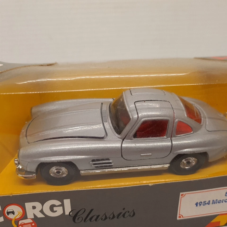 CORGI - C811/1 1954 MERCEDES BENZ 300SL - SILVER New In Box Made In England 1:43 - Image 2 of 4