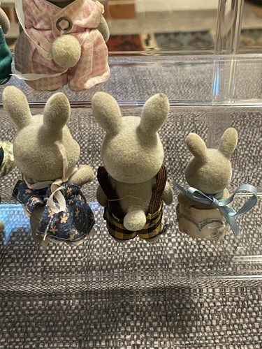 Vintage Sylvanian Families Babblebrook Grey Rabbits - all tails - Picture 9 of 10