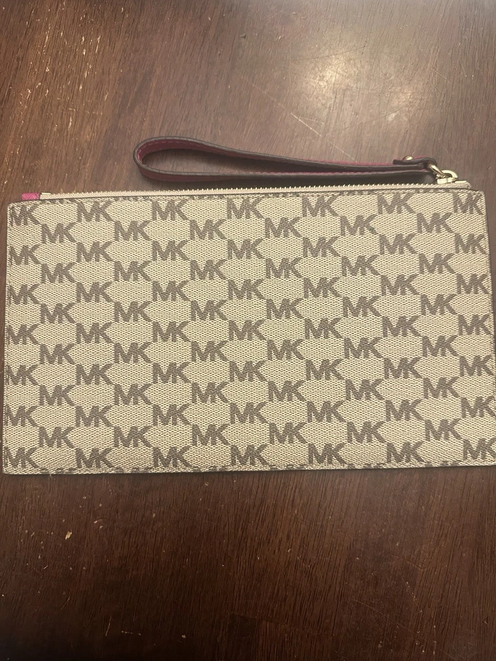 Muñequera Michael Kors Jet Set Logo Rosa con Firma Marrón Foto 2 de 4