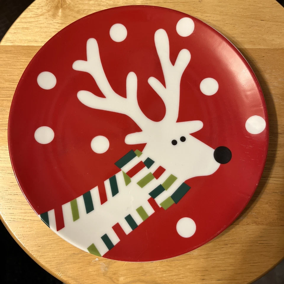 2 CRATE & BARREL CHRISTMAS REINDEER ROUND DESSERT PLATES 7.5 inches - Image 2 of 4