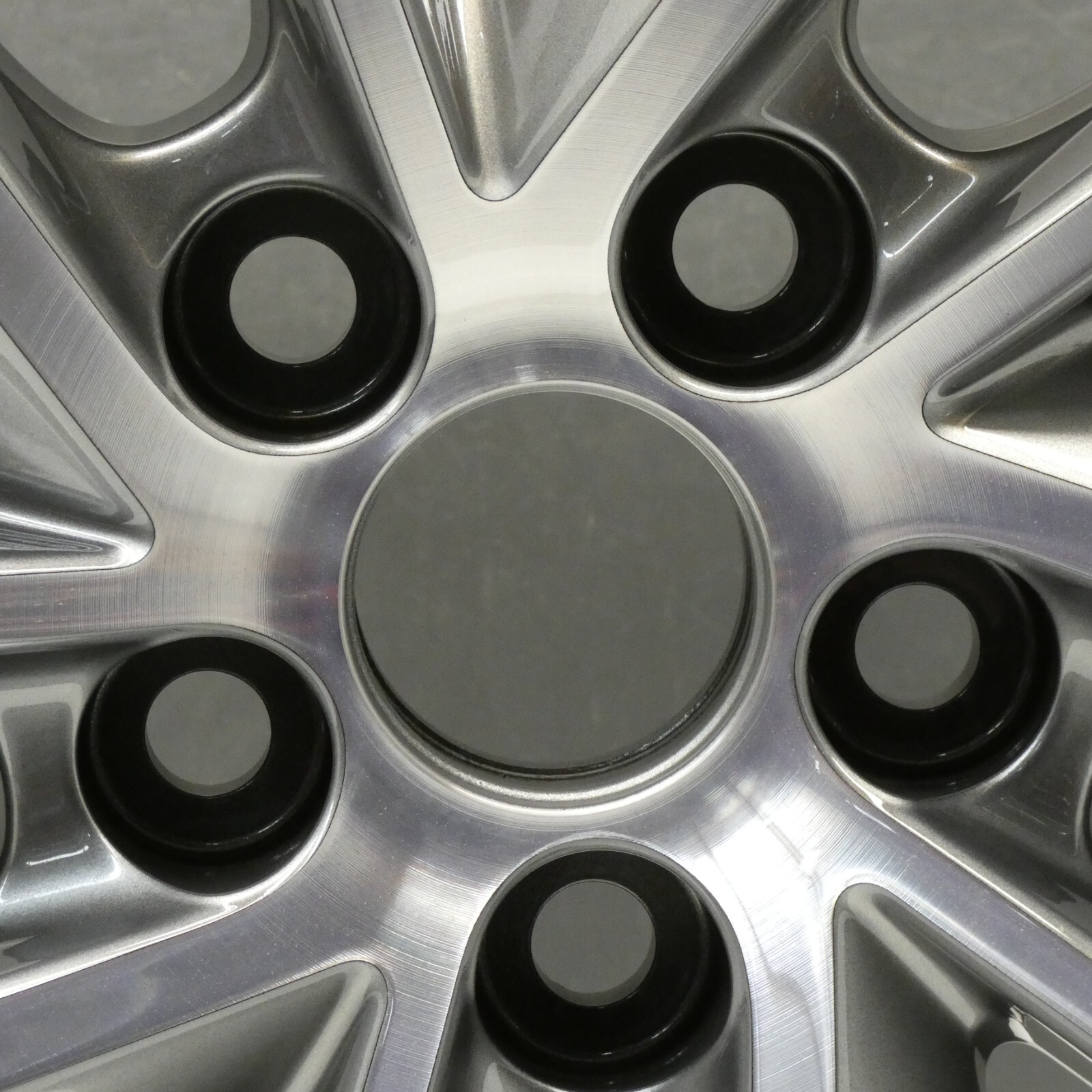 Genuine Toyota Rav4 2015-2018 5 Double Spoke Grey Diamond Cut 