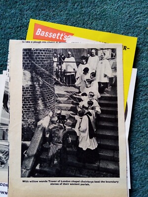El66 Ephemera 1965 Artikel Beating the Bounds Tower of London Chorknaben
