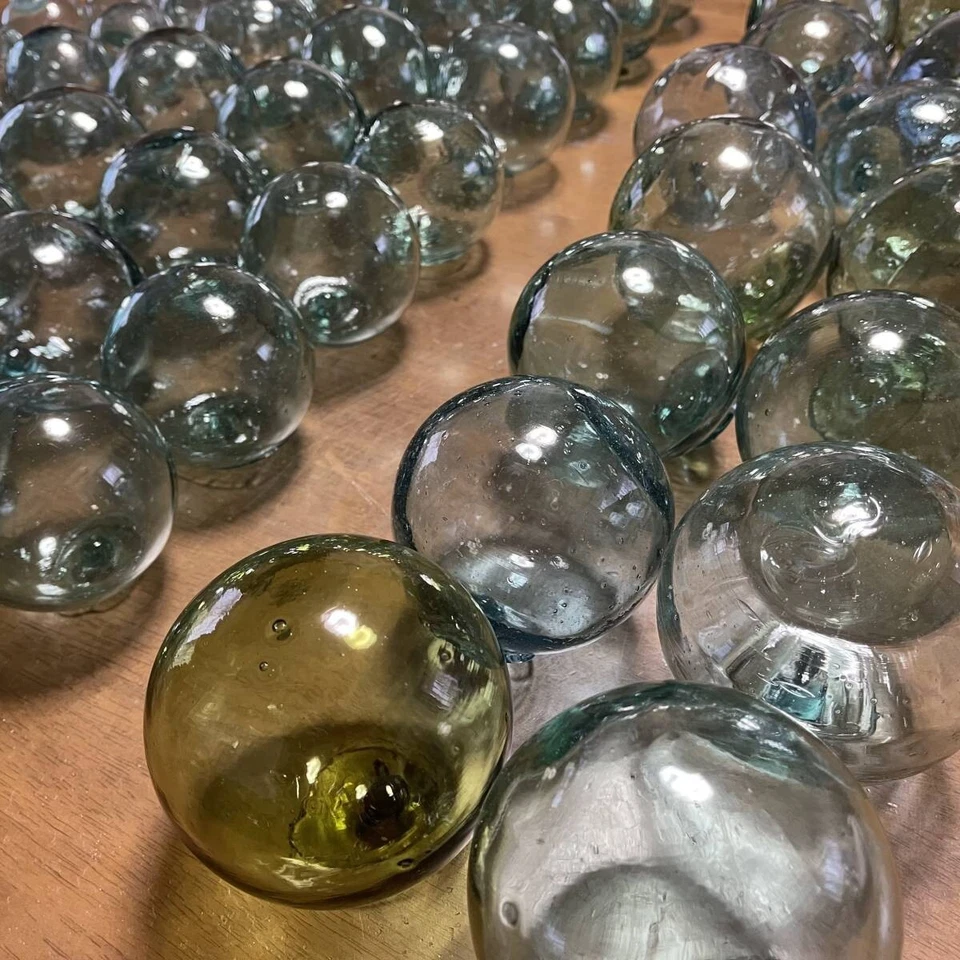 Antiguo Flotador de Vidrio Japonés Boya de Pesca Decoración De Colección Conjunto de 65 Lote a Granel Interior Foto 3 de 4