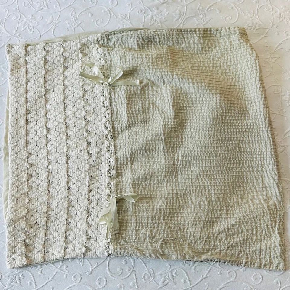 2 fronhas decorativas Laura Ashley verde pálido e creme crochê euro travesseiro - Imagem 2 de 4