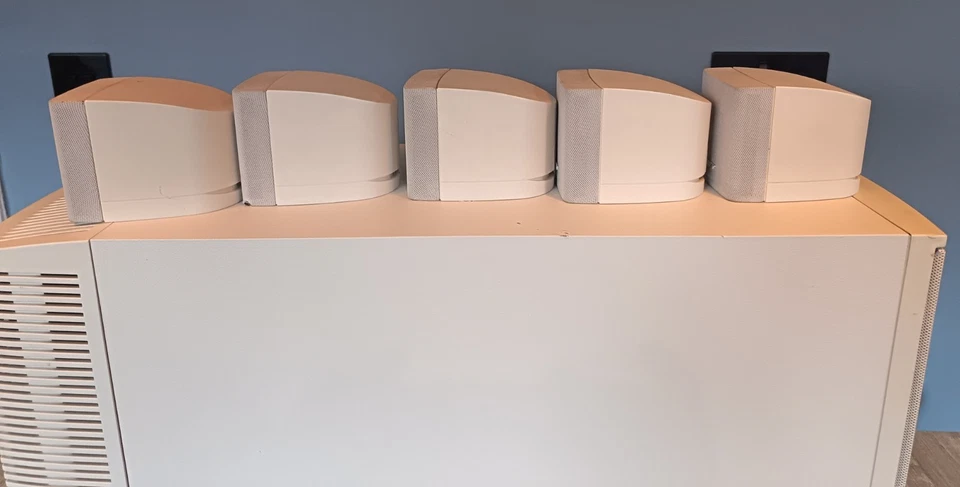 Bose AV28 Lifestyle Media Centre Media Center/Speakers/Sub/Power Supply/Remote - Image 3 of 4