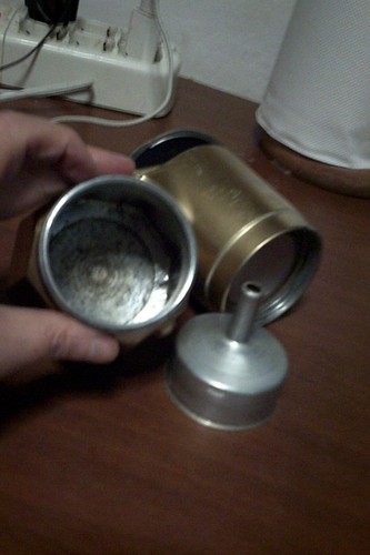 caffettiera Bialetti metallo dorato funzionante con lievi difetti smalto leggi - Foto 5 di 7
