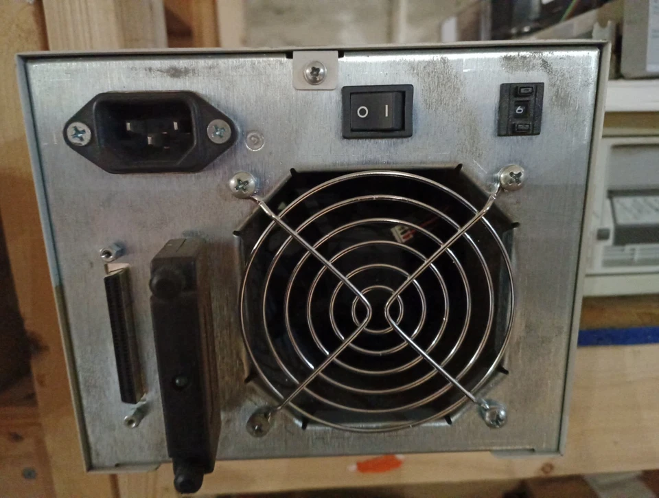 ADIC LTO200D 98-6221-01 100GB Native 200GB Compressed LTO SCSI HVD Tape Drive - Image 2 of 4