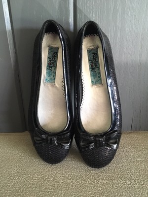 black flats size 3