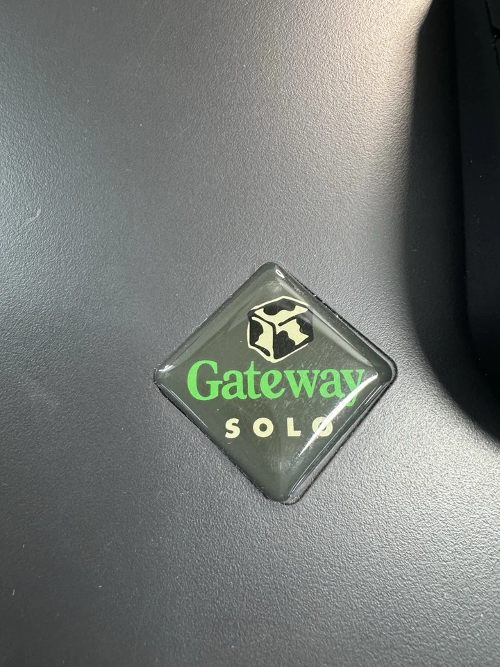 Gateway Solo Pro 9300 Win98 便携式电脑 仅零件 Power On Bundle Of Stuff — 第 2/4 张图片