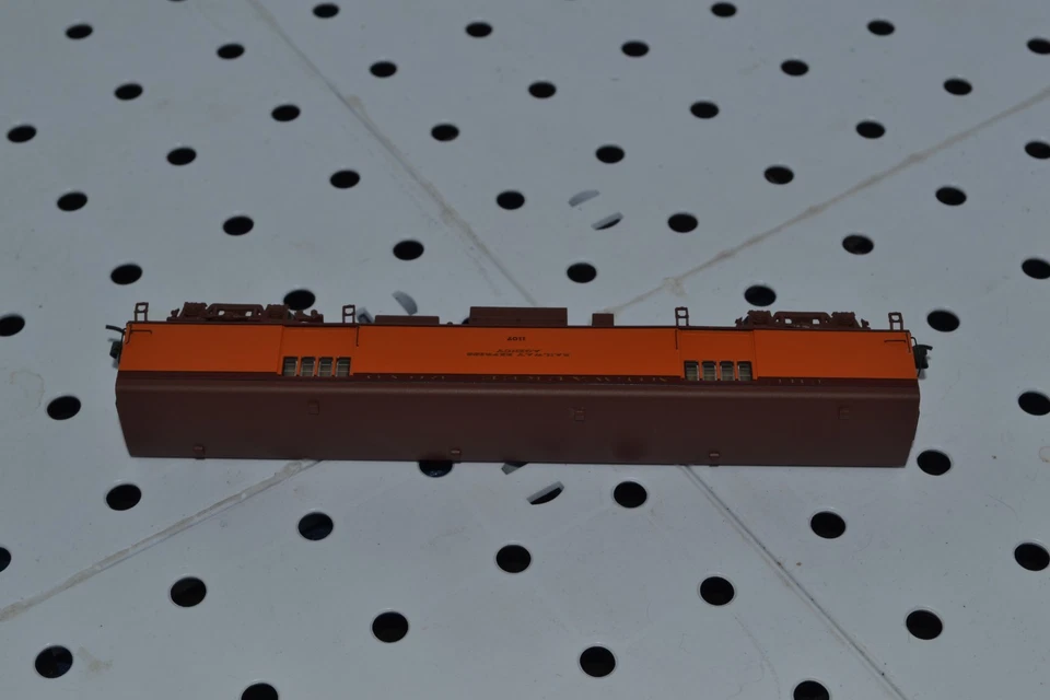 Fox Valley Models N Scale Milwaukee Road Express Orig. Brown Roof #1107 FVM40081 - Image 4 of 4