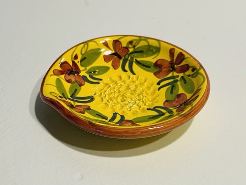 Grattugia aglio/zenzero fatta a mano con beccuccio giallo/marrone rotonda ceramica lucida - Foto 2 di 6