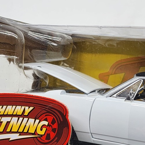 Johnny Lightning Limited Edition 1970 Plymouth Superbird White RARE 1:24 Scale - Picture 4 of 14