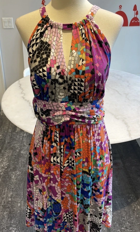 VESTIDO SIN MANGAS ESTAMPADO AZULEJO GEOMÉTRICO A CUADROS NUEVO SIN ETIQUETAS. 8 Foto 2 de 4