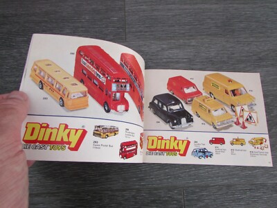 Catalogue Dinky Toys 1977 N°13 - 44 Pages Avec Tampon Détaillant Suisse - État Très Bon (Occasion)