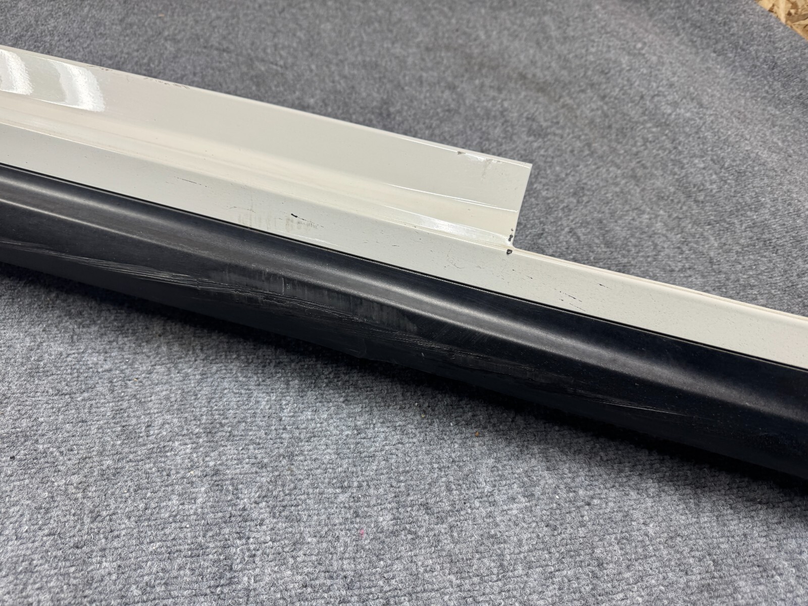 MASERATI GHIBLI M157 14-17 OEM RIGHT ROCKER SKIRT COVER PANEL MOLDING WHITE 60K
