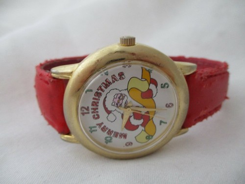 Quintel Analog Wristwatch with a Buckle Band - Picture 2 of 12