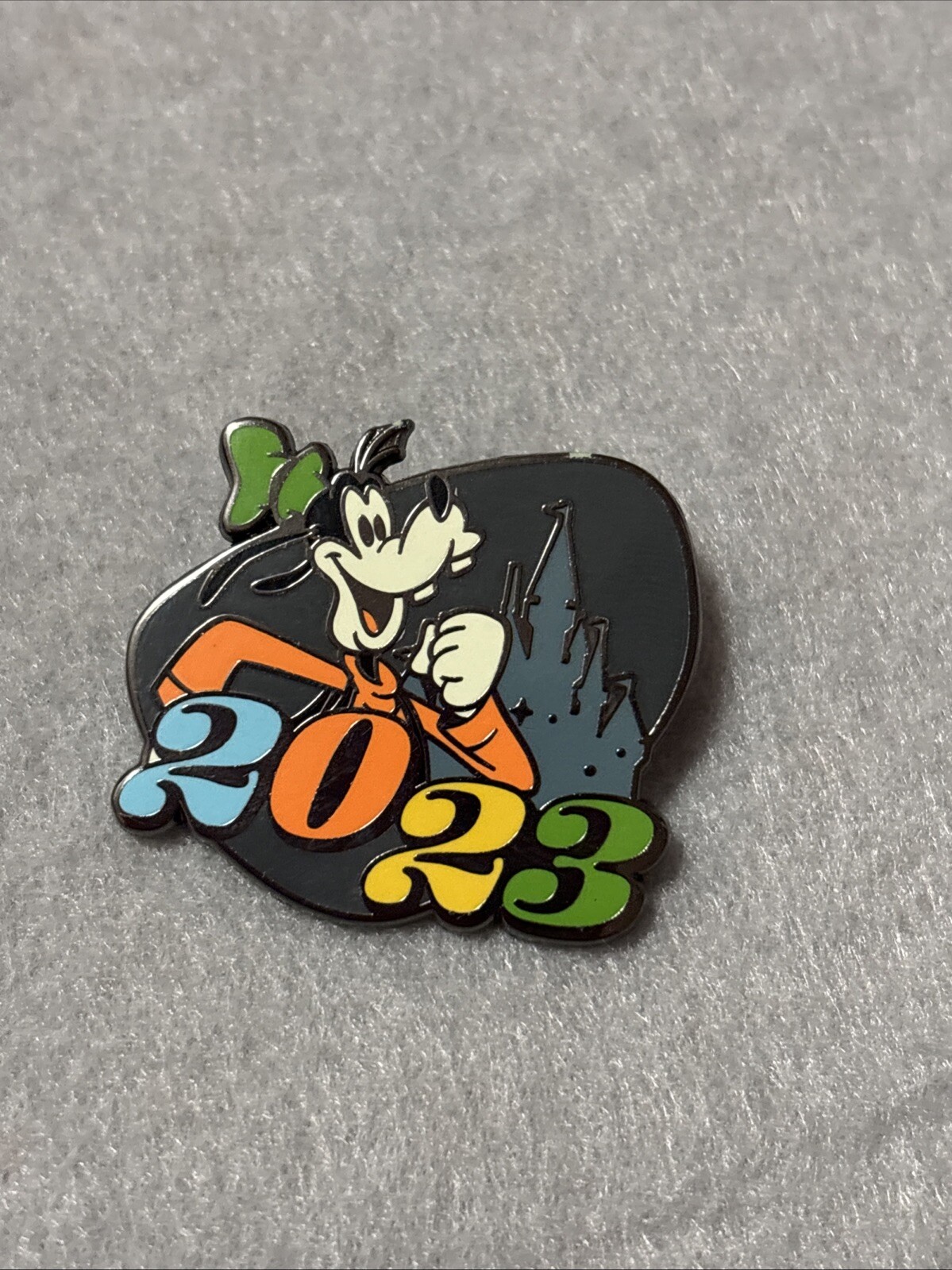 Disney 2023 Goofy New Year Pin