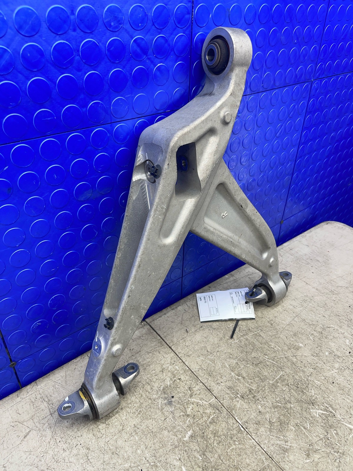 2016 2017 2018 2019 2020 2021 MCLAREN 570S RWD 3.8L REAR RIGHT LOWER CONTROL ARM