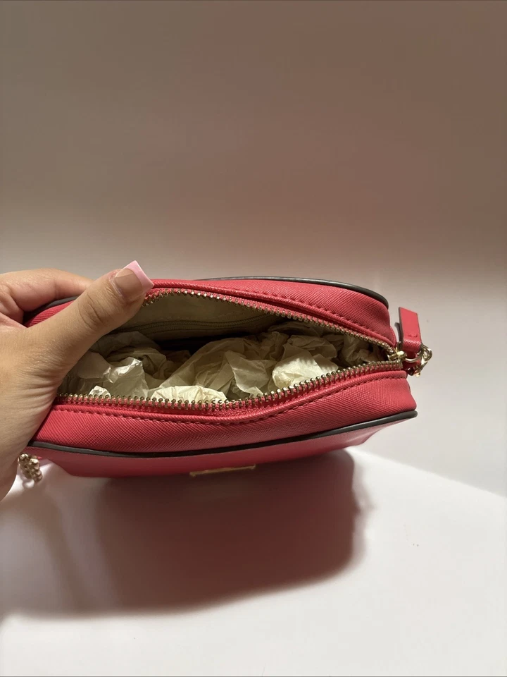 Cartera Bandolera Rosa New York And Company Foto 2 de 3