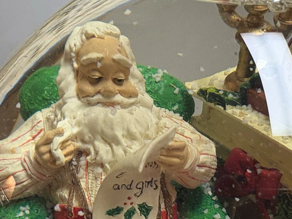 Globo de nieve musical grande de Navidad 1999 de colección - Santa Close está llegando a la ciudad - usado en excelente estado Foto 3 de 4