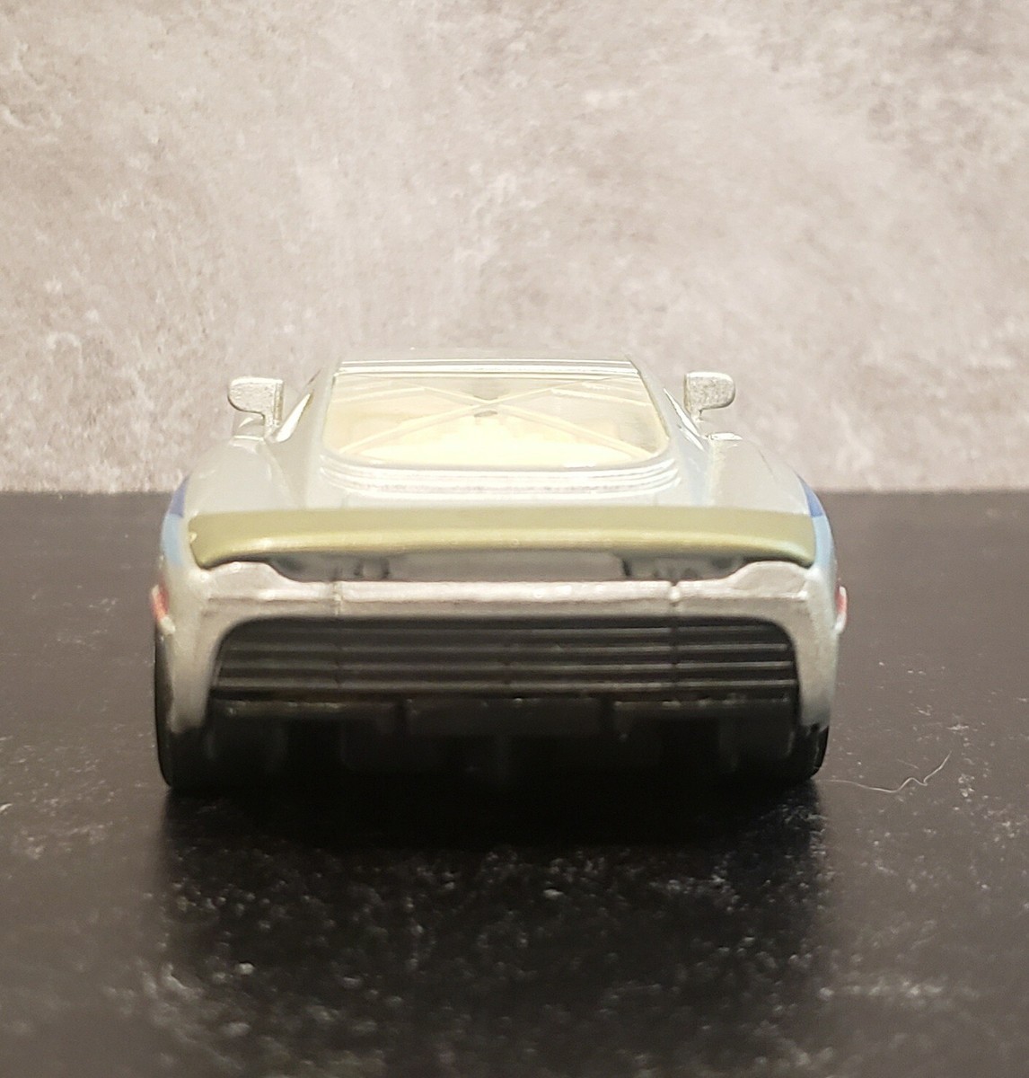 Welly Jaguar Xj 220 #9051 W/ Opening Doors & Hood Scale 1/43 Welly Jaguar Xj 220 #9051 W/ Opening Doors & Hood Scale 1/43