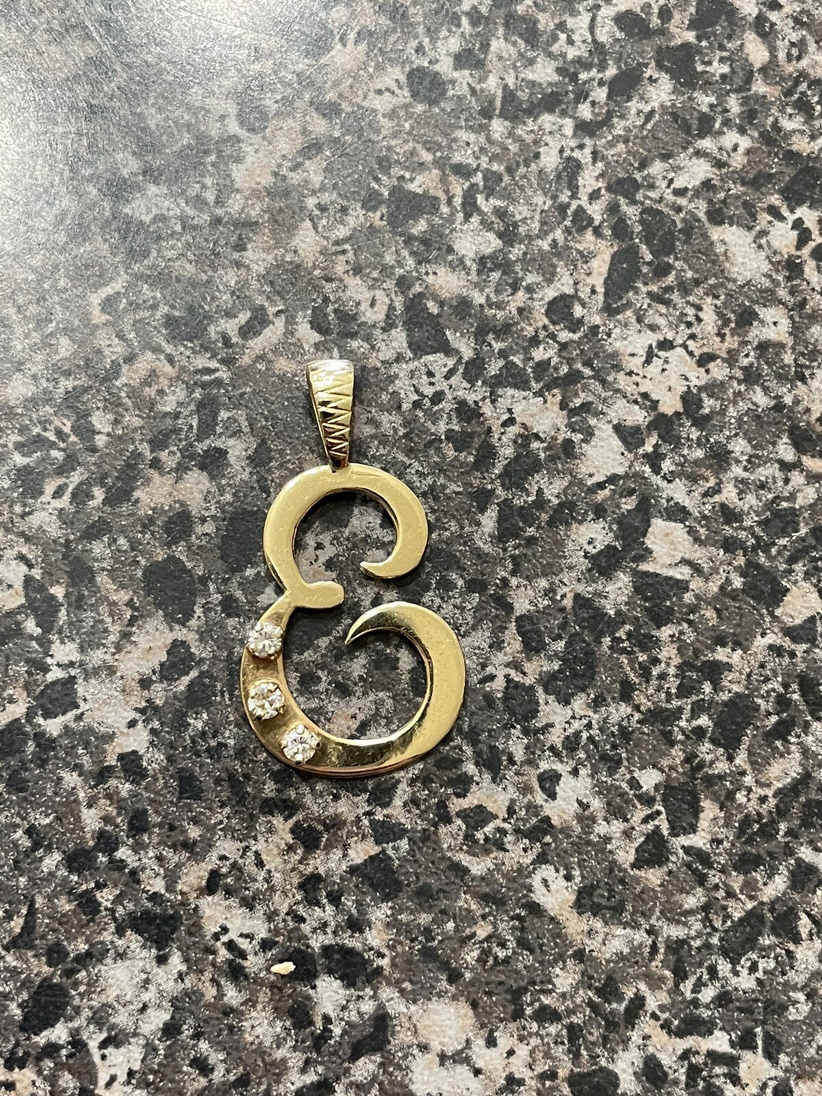 Initial E pendant with 3 diamonds - image 1