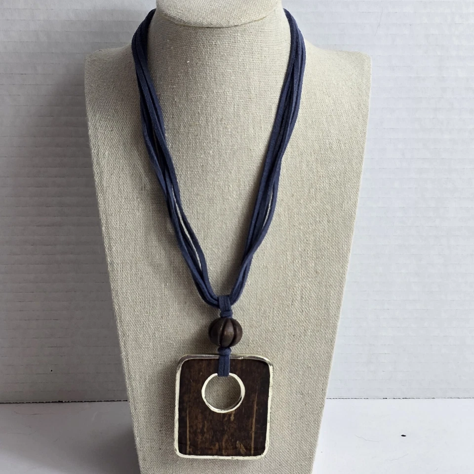 Coldwater Creek Madera Tono Plata Metal Colgante Collar Cuero Azul Foto 4 de 4