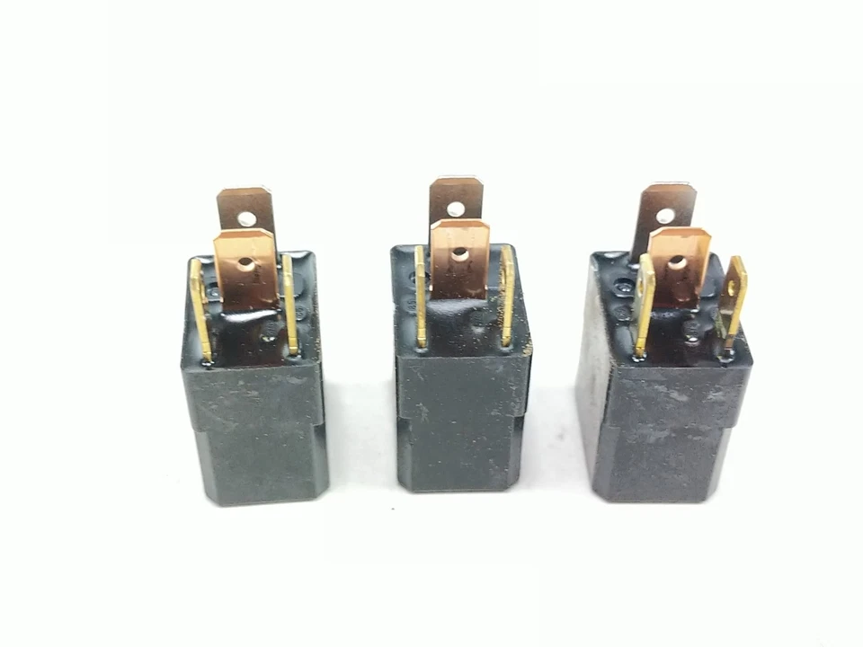 14 Ducati Monster 1200 S Relé ACM33201 CANTIDAD 1 Foto 2 de 4