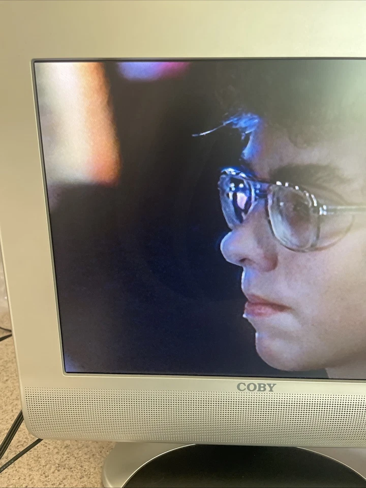 Coby 15.4" LCD HDTV Monitor Widescreen Vintage Gaming (tf-tv1501) - Image 3 of 4