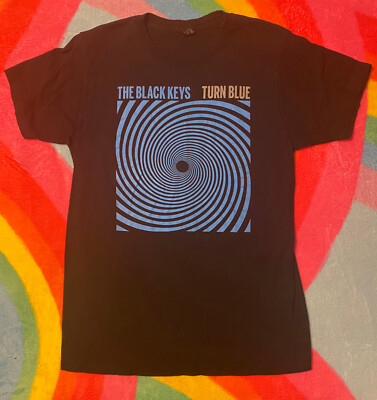 The BLACK KEYS 'Turn Blue' Tour T-shirt w/ Dates on back Concert Tee Size MEDIUM