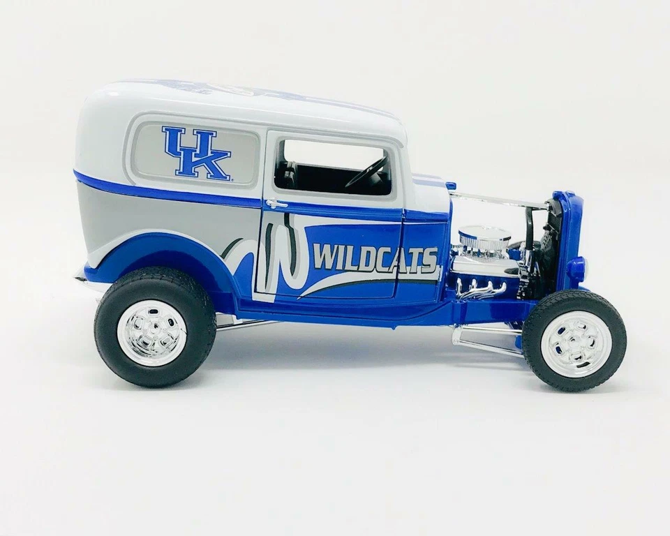 Two Piece Set Kentucky Wildcats 1932 Ford/1940 Ford Coupe Diecast - Image 3 of 4