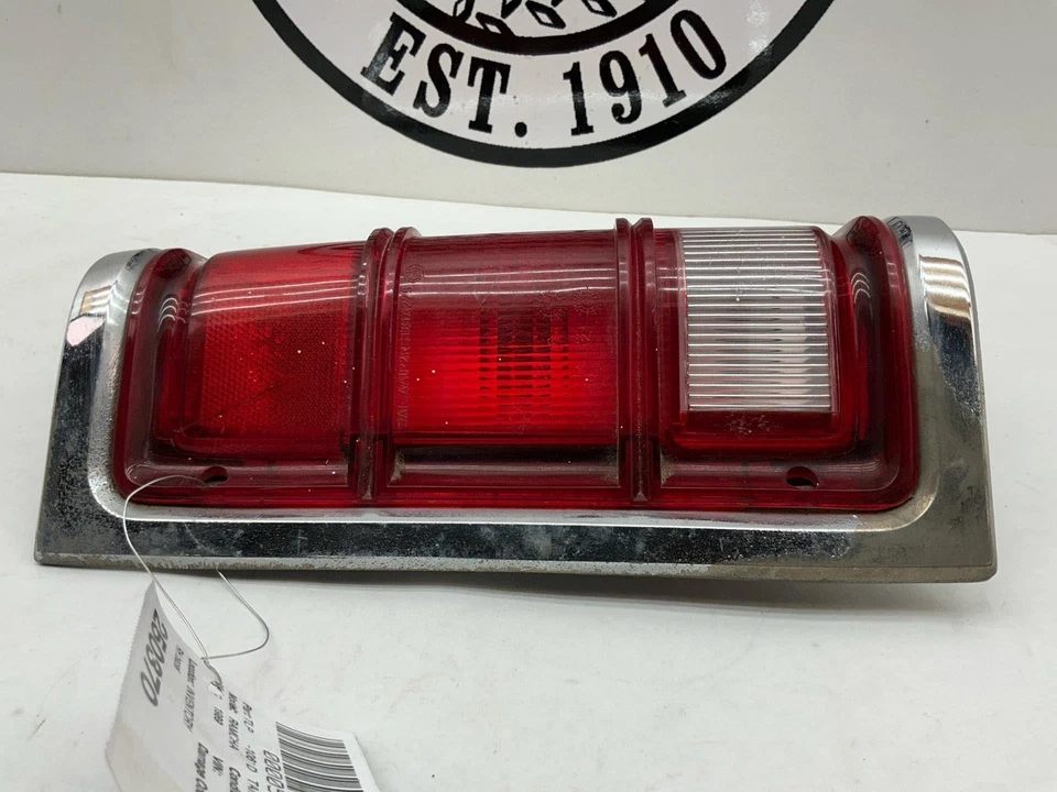 Luz trasera derecha Dodge Ramcharger 81 82 83 84 85 86 87 88 89 90 91 92 93 Foto 2 de 4