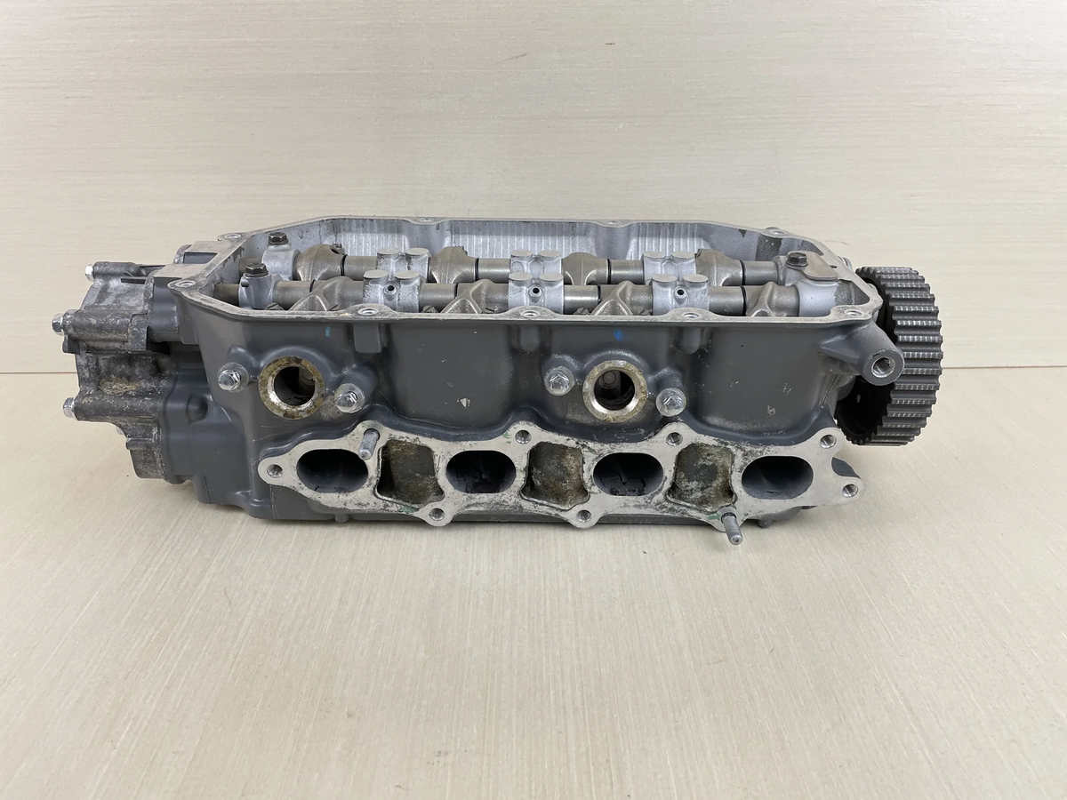 2001 Honda 90HP 4 Stroke Outboard Cylinder Head Assembly 2001 Honda 90HP 4 Stroke Outboard Cylinder Head Assembly