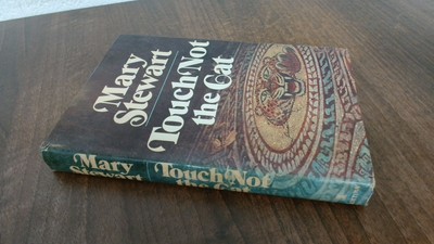 			Touch Not The Cat, Mary Stewart, William Morrow And Company, 1976		