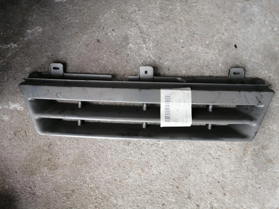 90290054 - Calandre Opel Oméga A - Photo 1/1