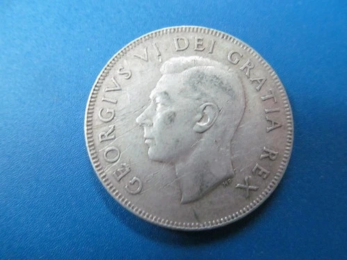 1950 CANADIAN SILVER HALF DOLLAR - MINIMAL WEAR !!