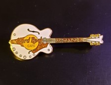 Hard Rock Cafe Pin Singapore - White Falcon Guitar - (#8737)