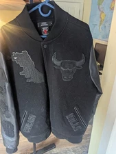 Pro Standard Mens NBA Chicago Bulls Triple Black Varsity Jacket Black Sz XL RARE