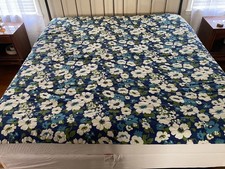 Vintage 70s Flower Power Yarn Tied Comforter Quilt Blanket Mod Floral Bedspread
