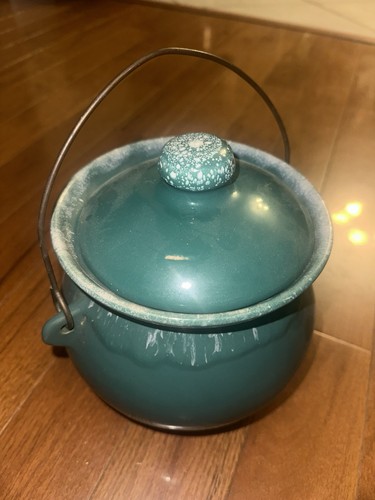 Pentola per fagioli vintage in ceramica verde manico e coperchio 3 piedi alta 8” smalto sale? - Foto 3 di 11