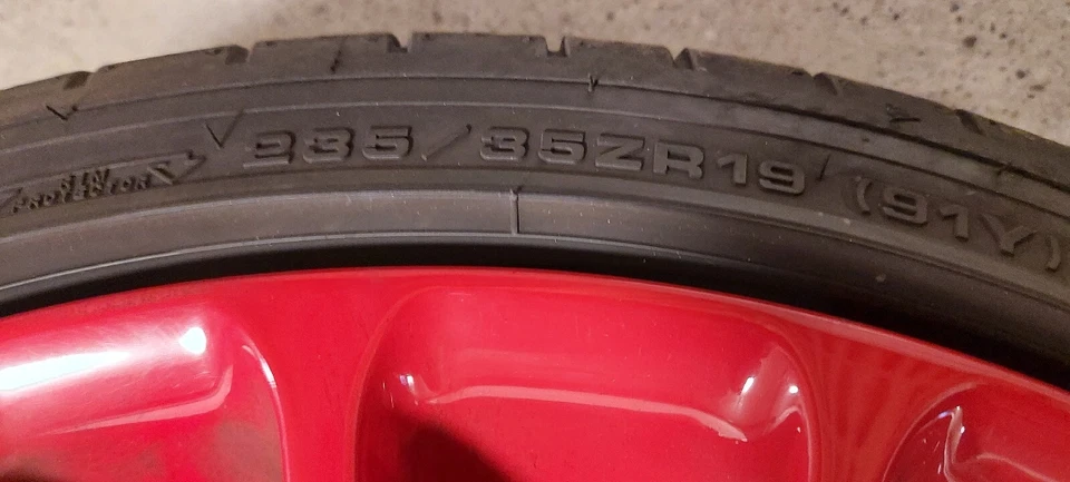 Breyton 19" RACE LS, 8,5Jx19H2-ET42, Komplettsatz Sommerreifen Dunlop 235/35ZR19 - Bild 3 von 4