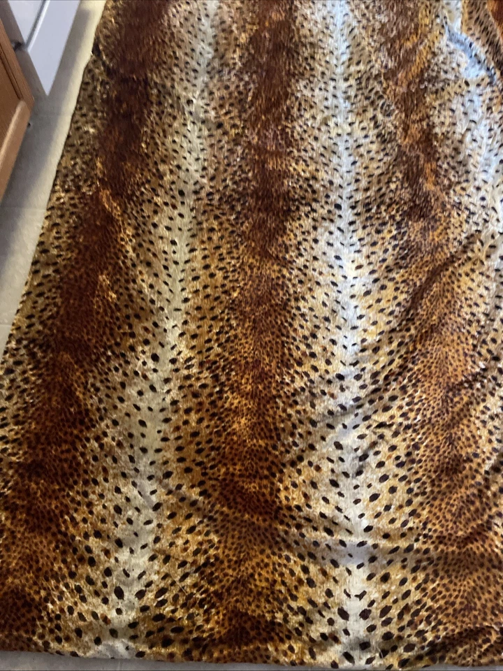 Funda nórdica leopardo completa reina usada en excelente estado 80” x 92” estampado animal leopardo. Excelente. Foto 3 de 4
