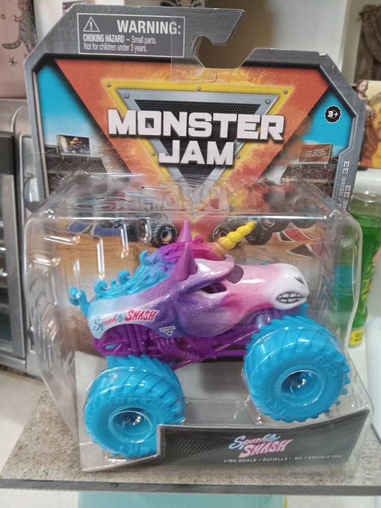 MONSTER JAM. 1:64. SPARKLE SMASH. SERIES 33.
