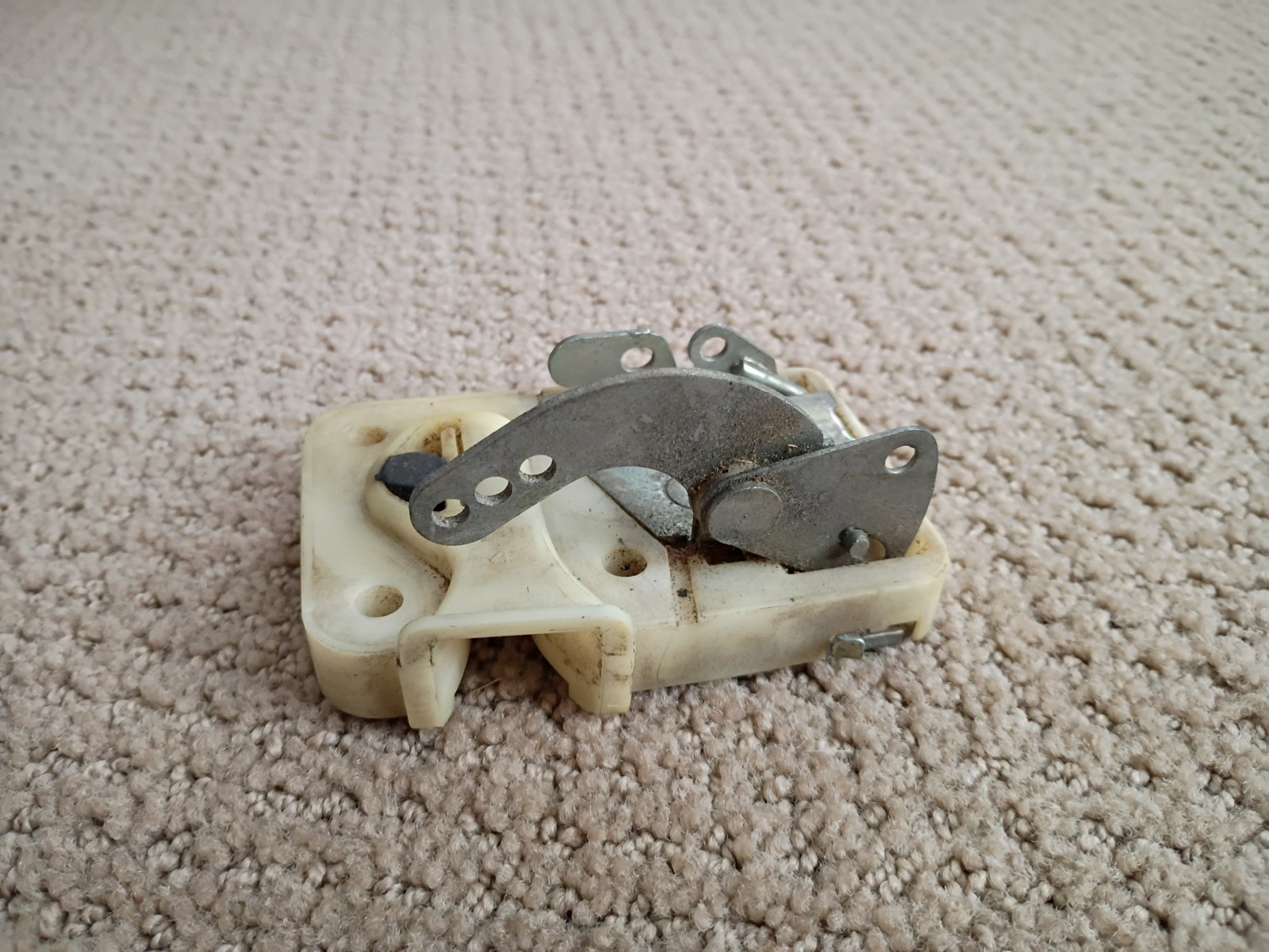 Lotus Excel - NOS RH Door Latch
