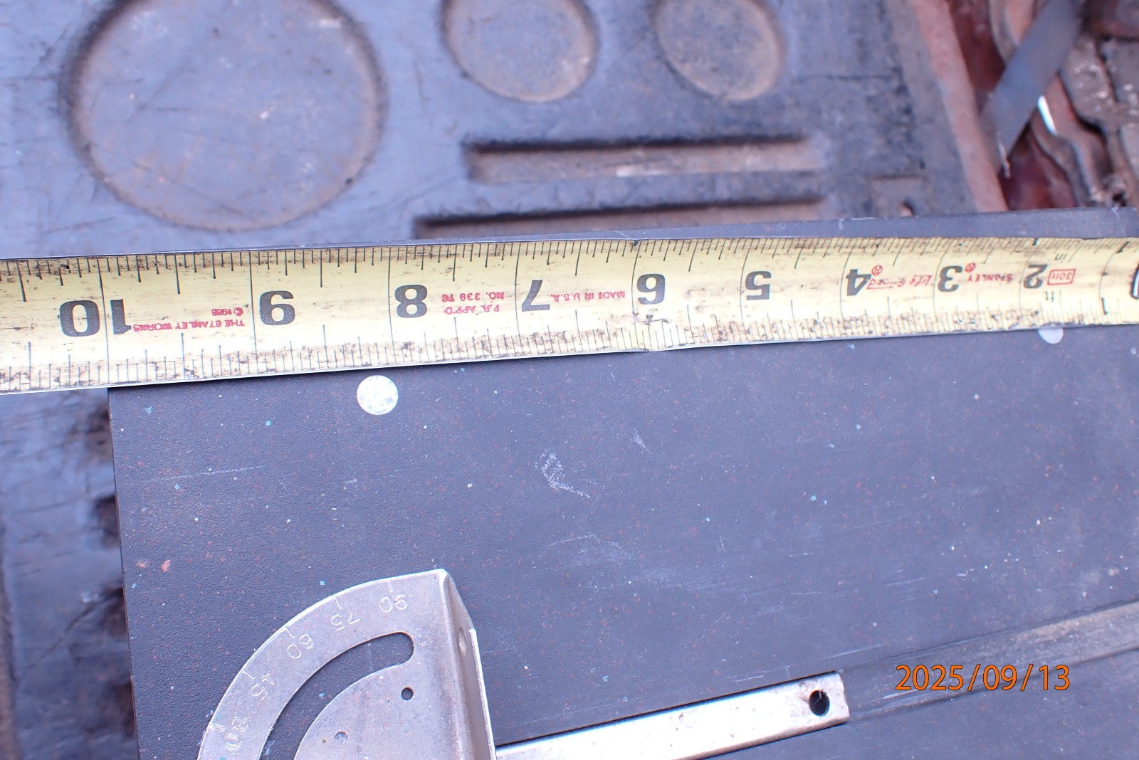 VINTAGE DREMEL 580 TABLE SAW W/ RIP FENCE AND MITER GAGE GAUGE