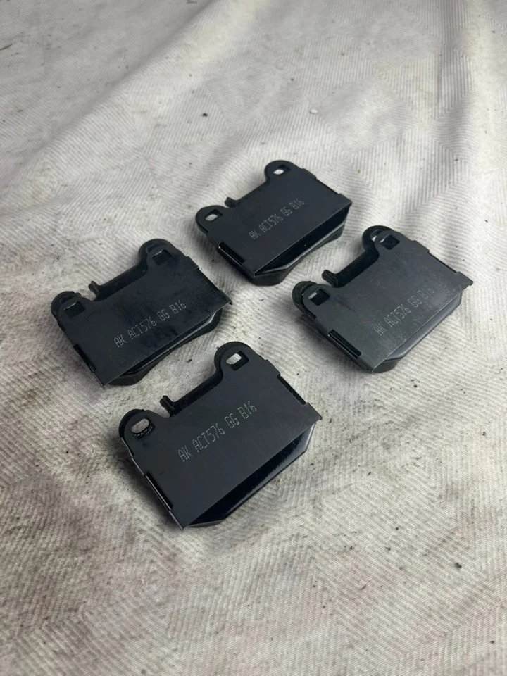Juego de pastillas de freno de disco Akebono EUR874 se adapta; Mercedes-Benz ML430, ML500 ML55 AMG Foto 4 de 4